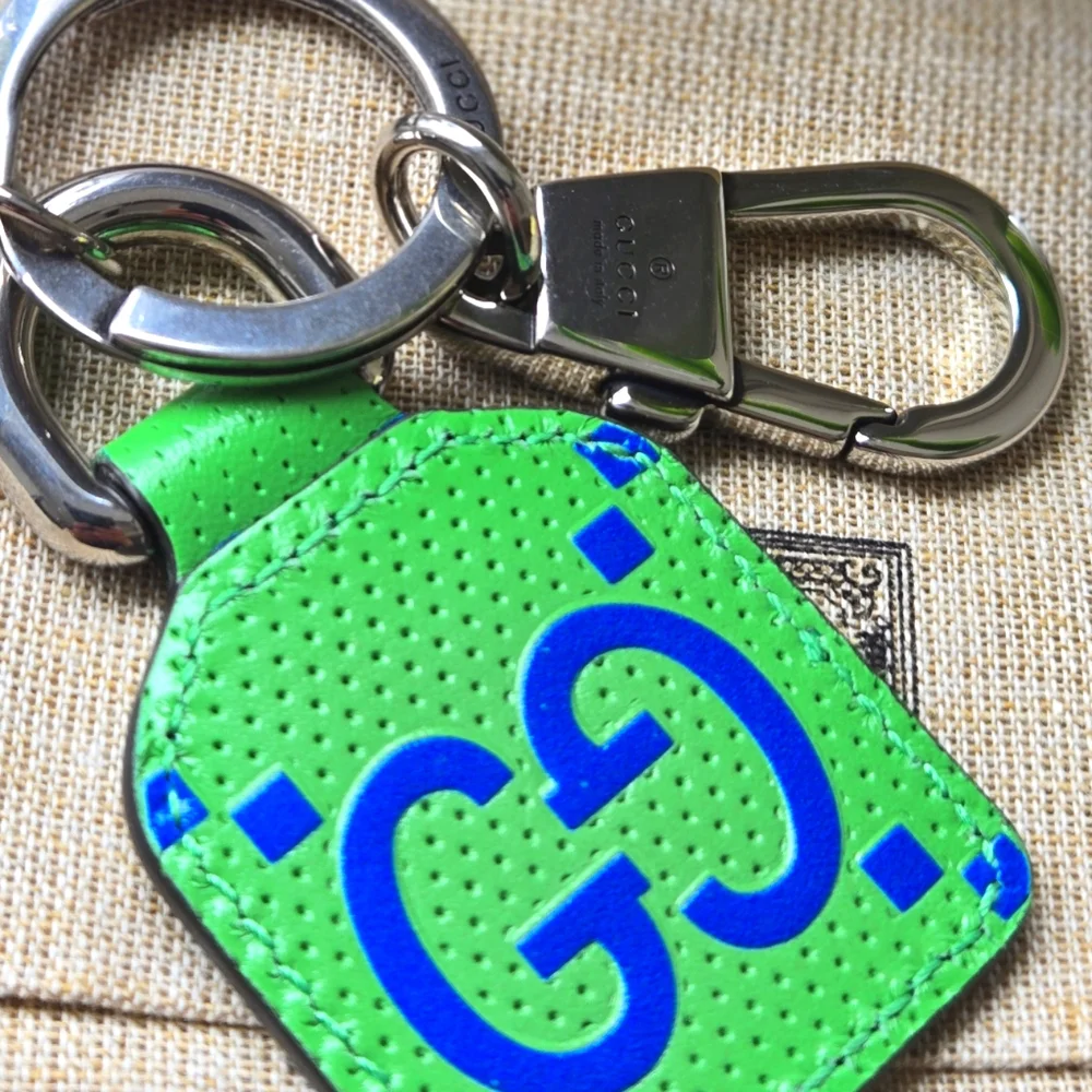 Gucci Logo Leathe Keychain - Picture 1 of 2